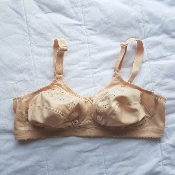 Wonderbra Classic Support Wireless Bra - Picture 2 of 10